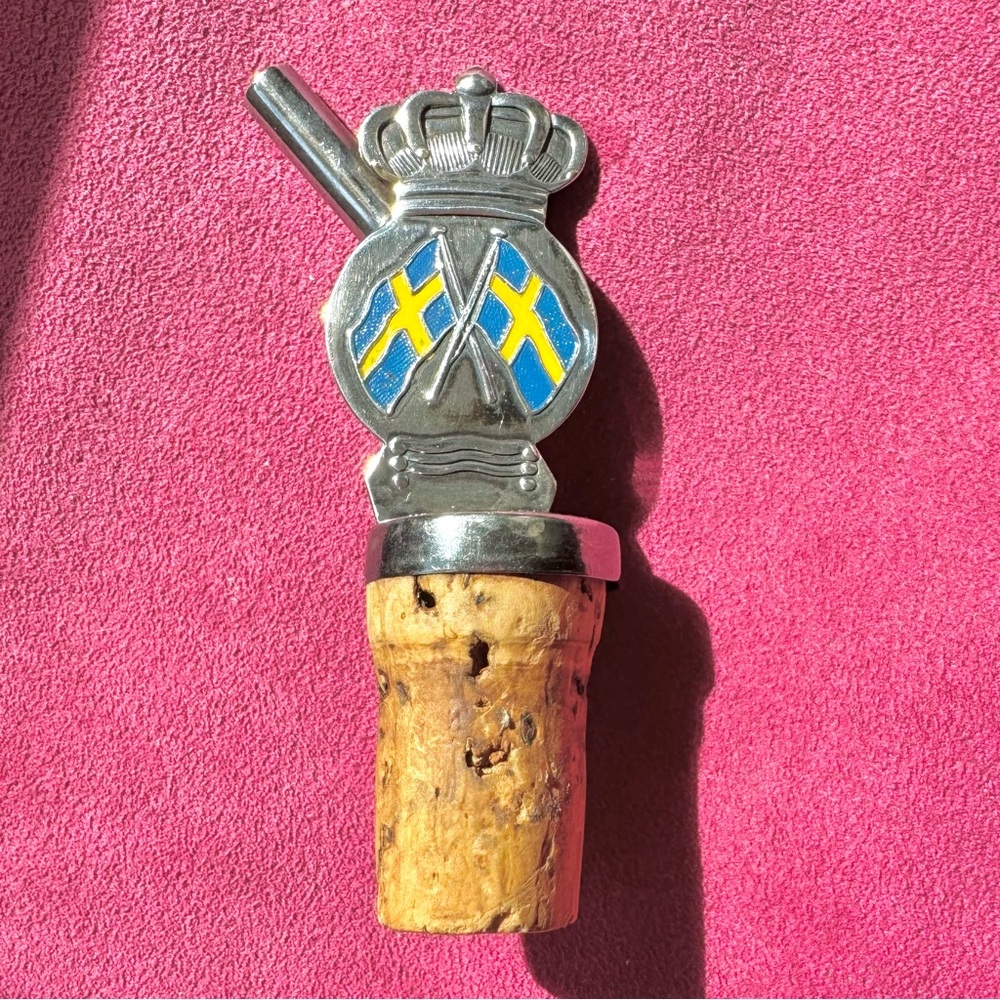 Vintage Bottle Stopper / Pourer with Swedish Flag -  Silver and Cork - Picture 7 of 10